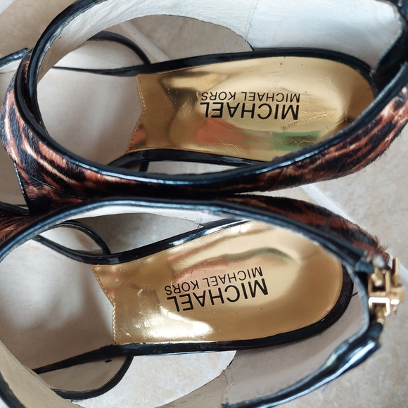 MICHAEL MICHAEL KORS AUTHENTIC CALF HAIR PEEP TOE CRISS CROSSED SANDALS - Picture 5 of 8